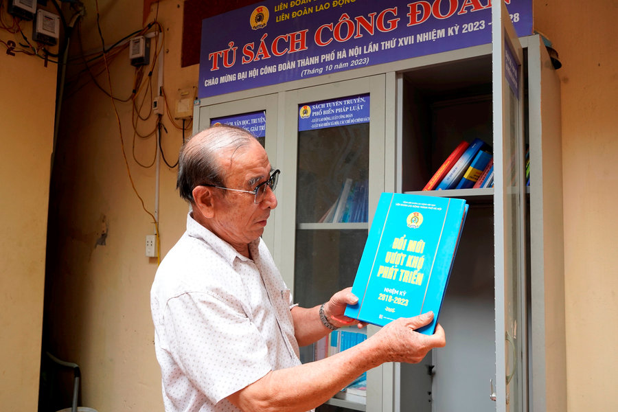 Đưa sách đến gần hơn với công nhân