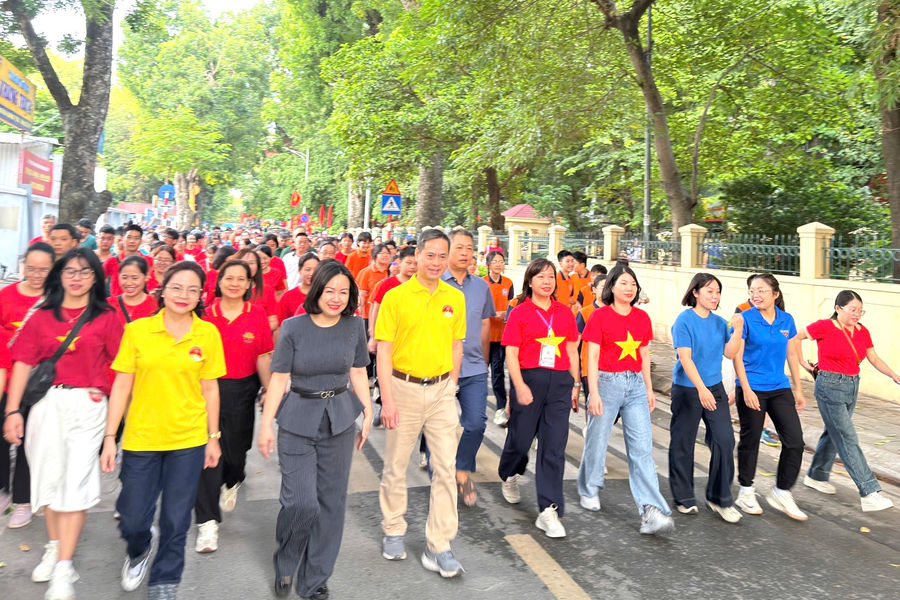 Phường Kim Liên hưởng ứng thông điệp “10 tỷ bước xanh - vì Việt Nam vững bền”
