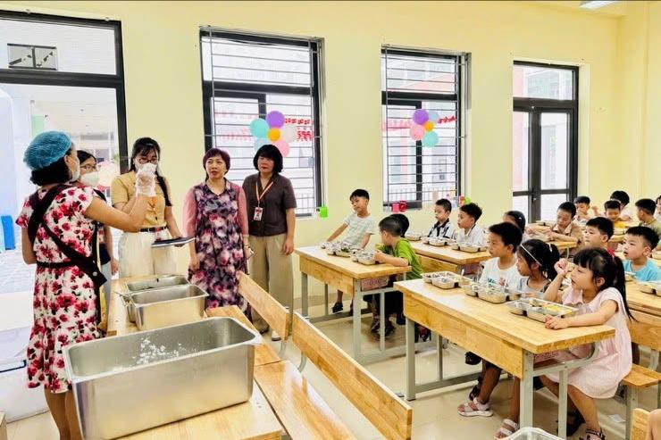 Phường Phương Liệt chủ động rà soát bữa ăn bán trú