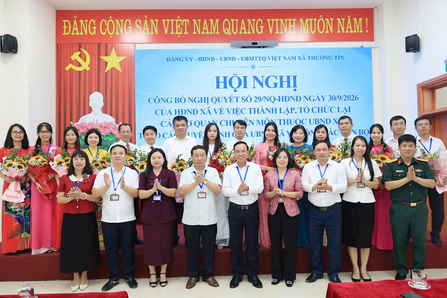Xã Thường Tín công bố quyết định thành lập lại các cơ quan chuyên môn