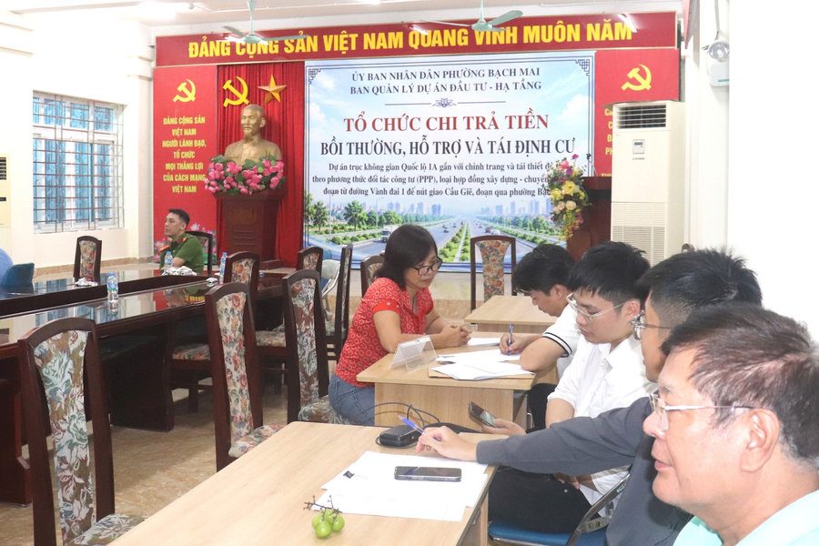 Phường Bạch Mai: Chi trả bồi thường giải phóng mặt bằng dự án Quốc lộ 1A